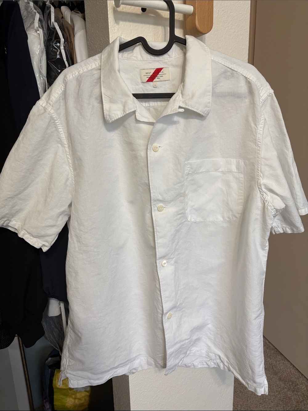 Men's White Short-Sleeve Casual Button-Down Shirt - Relaxed Linen Blend